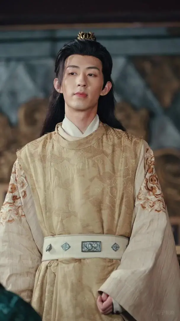 《逍遥皇太子》：看现代社畜如何玩转古代皇权，爆笑重生逆袭人生！